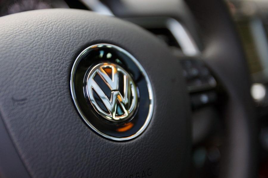  Volkswagen Touareg Hybrid 2011 года  (фото 21 из 49)